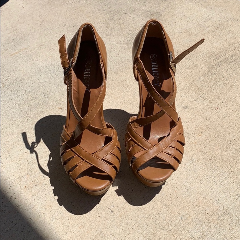 Delicacy Brown Wedges Size 6